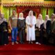 Yayasan Halimon Al-Asyi Serahkan Santunan Baju Lebaran dan Sembako untuk Inong Balee Aceh Rayeuk