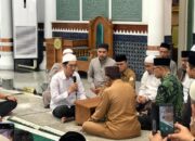 Warga Tionghoa Banda Aceh Ucap Syahadat di Masjid Raya Baiturrahman
