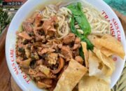 Kuliner Legendaris di Ujung Barat: Mie Ayam Cilacap yang Selalu Diburu Saat Senja