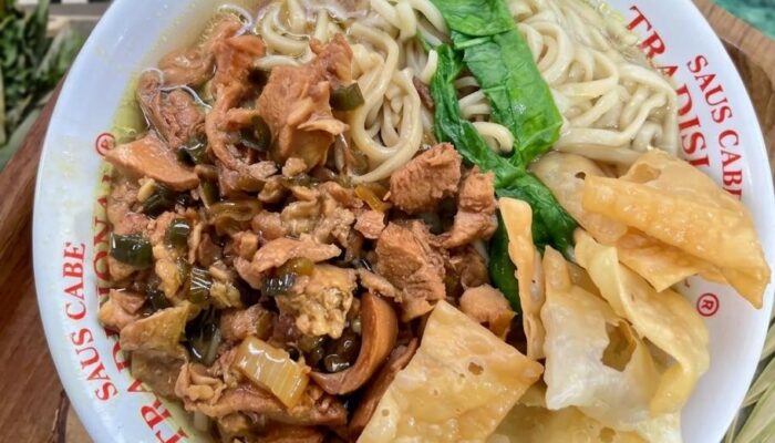 Kuliner Legendaris di Ujung Barat: Mie Ayam Cilacap yang Selalu Diburu Saat Senja