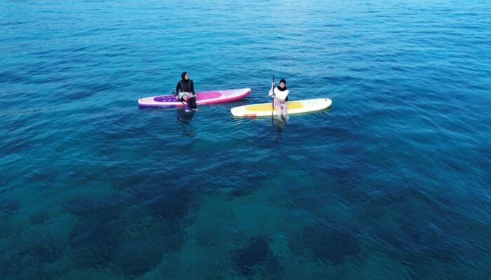 Serunya Paddleboard di Pulau Weh: Cara Baru Menikmati Birunya Laut Sabang