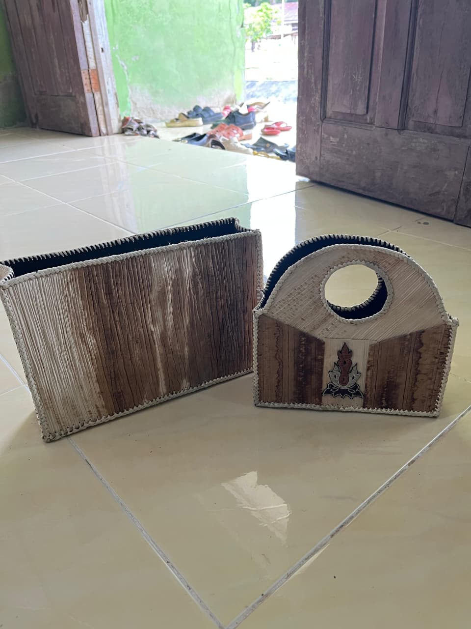 tas anyaman unik yang dikenal dengan nama “situk”.