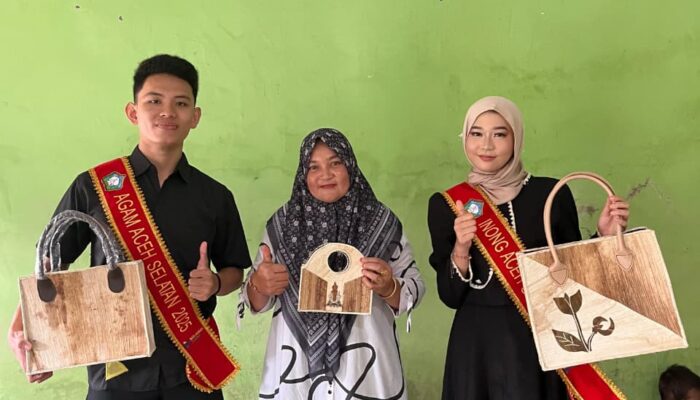 Tas Unik dari Pelepah Pinang, Oleh-Oleh Khas dari Pinggir Rawa Singkil Wildlife Reserve