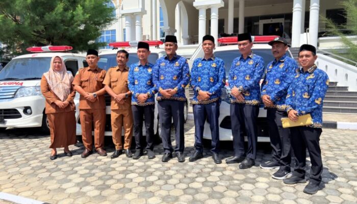 Astra Serahkan 3 Ambulans ke Aceh Utara