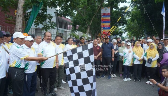 Wagub dan Bupati Lepas Jalan Santai Dies Natalis ke-40 UNA