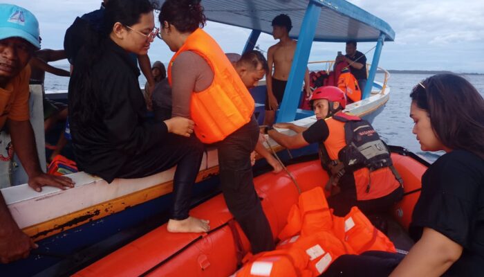 Boat Wisata Ujong Pancu Terbalik Akibat Angin Kencang, Delapan Penumpang Dievakuasi Selamat