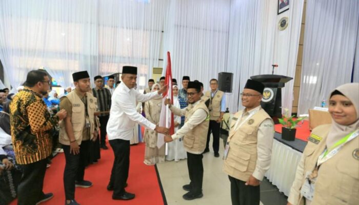 Wawalkot Husaini Lepas 393 Jamaah Haji Kloter BTJ-11
