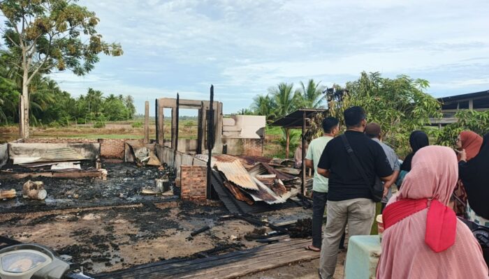 Kebakaran Subuh Hanguskan Warkop di Aceh Utara