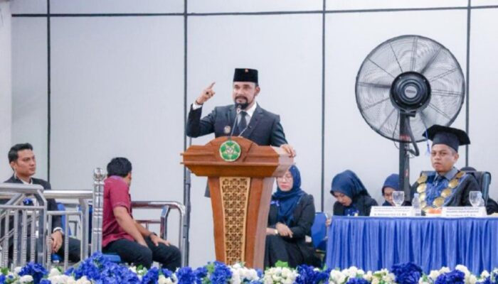 Bupati Al-Farlaky: Wisudawan Harus Tangguh Hadapi Zaman