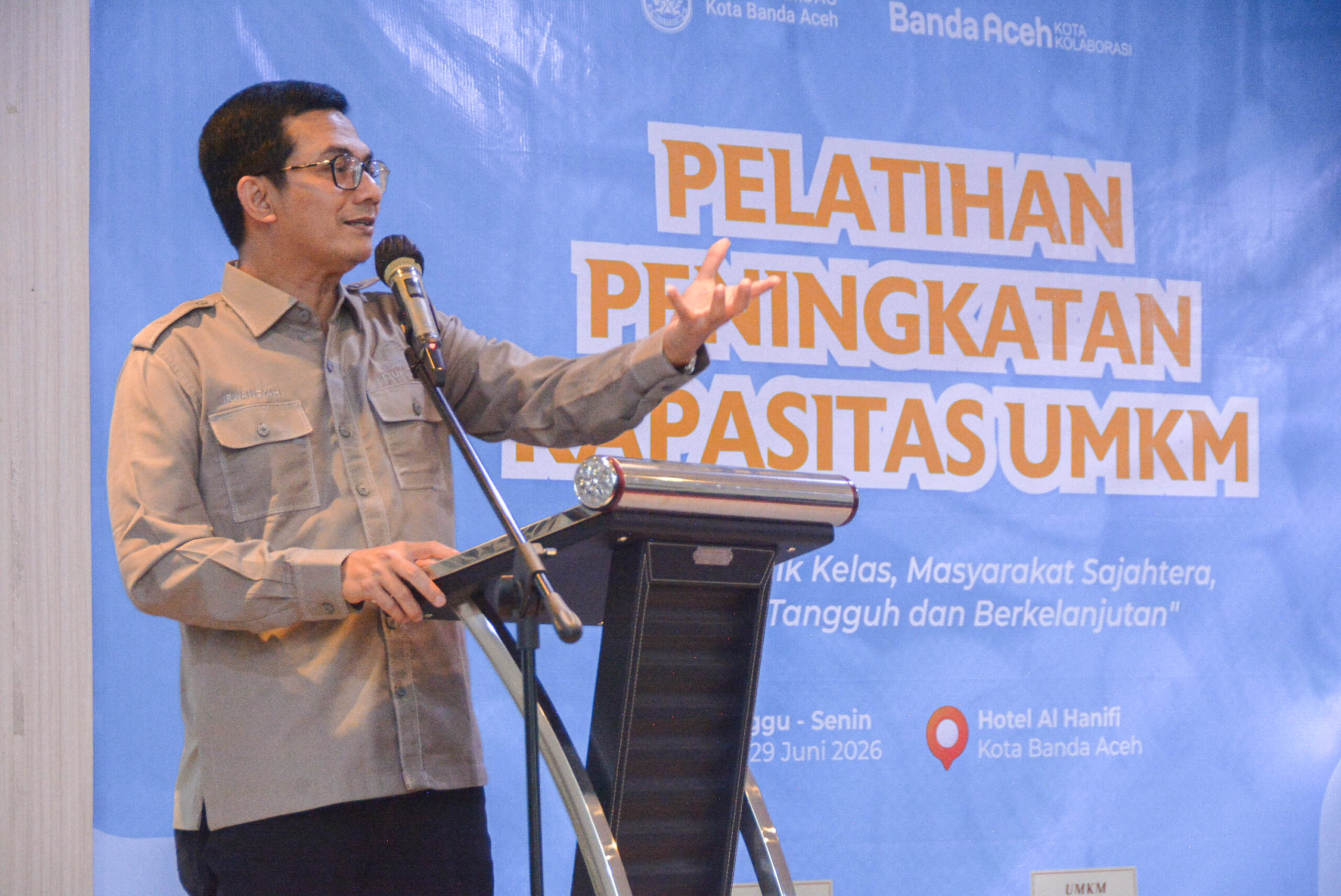 Ketua DPRK Banda Aceh, Irwansyah ST, saat menghadiri kegiatan Pelatihan Penguatan Kapasitas UMKM Kota Banda Aceh yang digelar oleh Diskopukmdag Banda Aceh di Hotel Al-Hanifi, Banda Aceh, Senin (29/6/2026). [Foto: theposaceh]