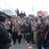 Bupati Asahan Mengunjungi Warga Demo Jalan