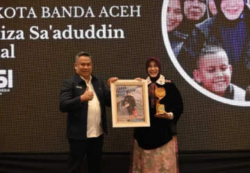 Walikota Illiza Terima Penghargaan Garda Kemanusiaan dari JMSI Aceh