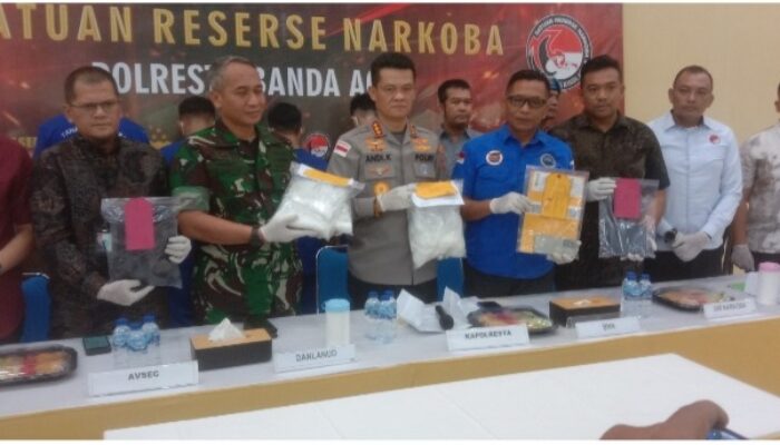 Iming-iming Rp145 Juta, Dua Kurir Sabu Dibekuk Sebelum Naik Pesawat