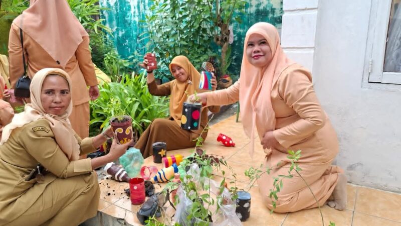 DWP Dinas PMD Asahan Gelar Rakor dan Hijaukan Kantor Penanaman Bunga