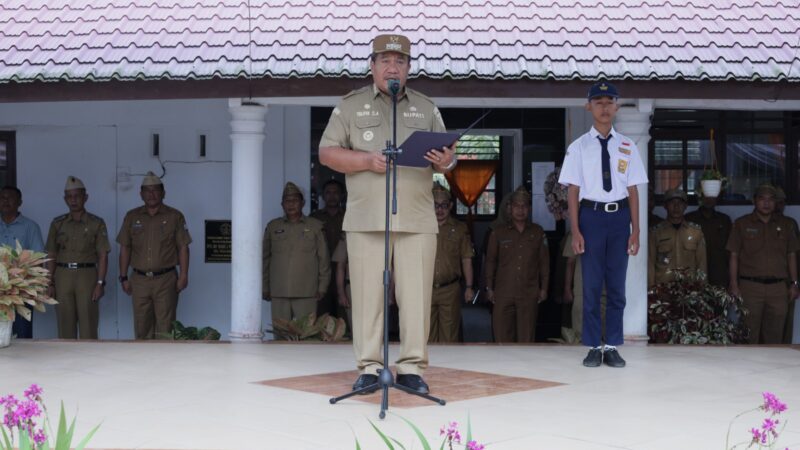 Bupati Pimpin Upacara Hari Pertama Sekolah di SMP Pulo Bandring