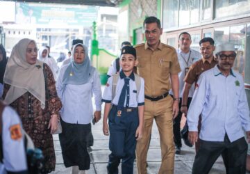 Sekda Aceh: Kehadiran Ayah di Hari Pertama Sekolah Bermakna Besar bagi Anak