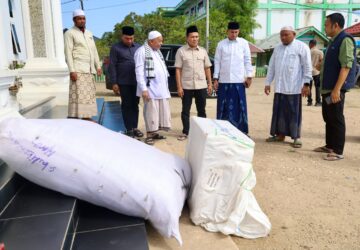 Wagub Aceh Serahkan Bantuan Perlengkapan Ibadah Saat Kunjungi Dayah Abu Paya Pasi