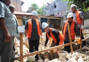 Letakkan Batu Pertama Rumah Layak Huni, Ketua DPRK : Advokasi Empat Unit