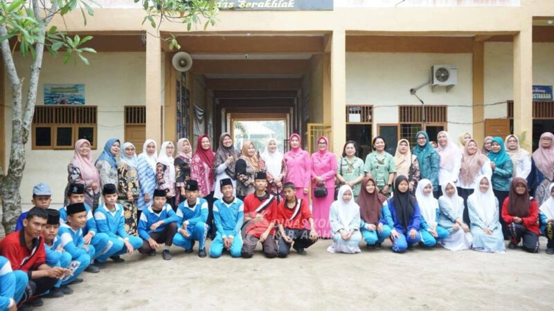 TP PKK Asahan Salurkan Bantuan kepada Anak Yatim dan Lansia