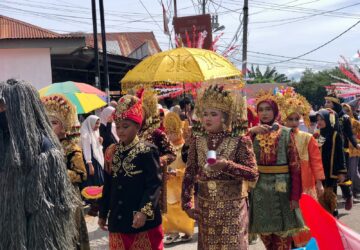 Puluhan Sekolah Meriahkan Karnaval HUT ke-81 RI di Indrapuri, Warga Tumpah Ruah