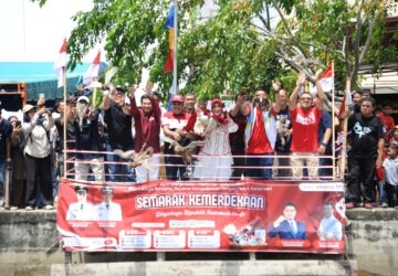 Wali Kota dan Pimpinan DPRK Lepas Bebek, Warga Serbu Krueng Lampaseh
