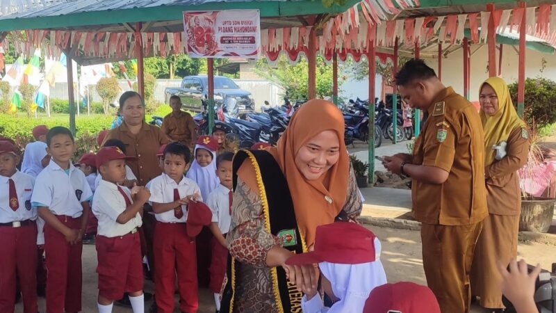 Bunda Literasi Pulau Rakyat Kunjungi Sekolah, Siapkan Generasi Menuju Indonesia Emas 2045