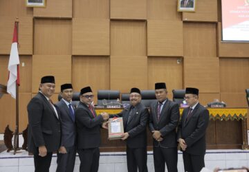 Bupati Pidie Menghadiri Rapat Paripurna DPRK Pidie Pembahasan Rancangan Anggaran