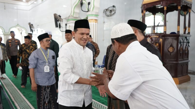 Wagub Aceh Dek Fadh Hadiri Maulid Bersama Ratusan Anak Yatim di Teupin Raya