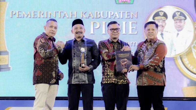 Bupati Bersama Wakil Bupati Pidie Terima Penghargaan Serambi Awards 2026