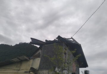 Angin Kencang Terjang Lhoong, Atap Rumah Warga Rusak