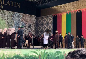 Palee dan Pasangannya Jalani 22 Kali Cambukan di Banda Aceh