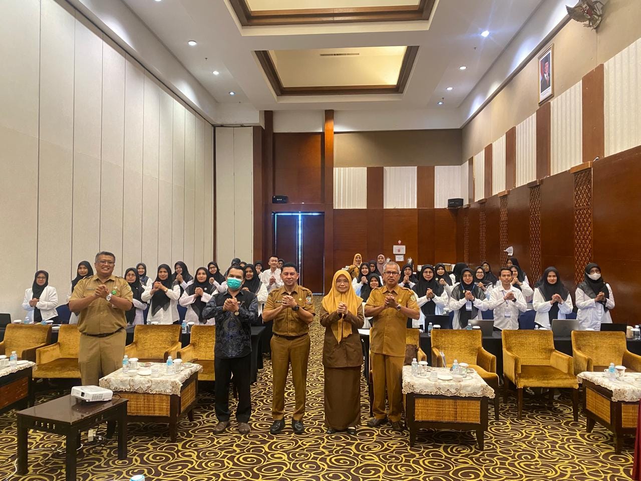 Kadinkes Kota Banda Aceh, Wahyudi, S.STP., M.Si, secara resmi membuka Pelatihan Sumber Daya Manusia (SDM) bagi Tenaga Kesehatan dalam Upaya Berhenti Merokok (UBM) di Fasilitas Pelayanan Kesehatan Primer (FKTP) Kota Banda Aceh.