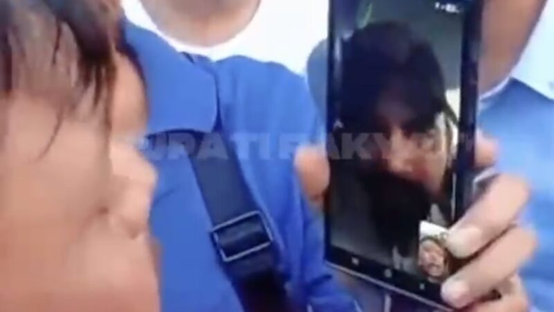 Lagi Kerja Luar Daerah, Bupati Al-Farlaky Serap Aspirasi Pendemo Via Video Call