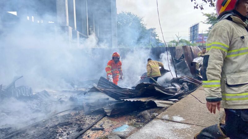 Kebakaran di Lambaro, Dua Kios Ludes Terbakar