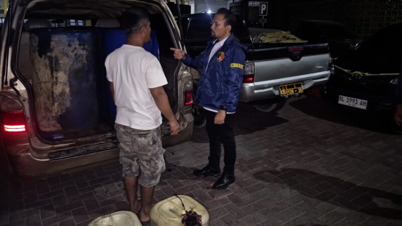 Di Tengah Kelangkaan BBM, Polisi Sita 600 Liter Bio Solar dari Mobil Kia Travello