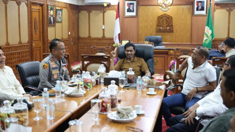 Mualem Ingatkan Risiko Banjir dan Longsor, Daerah Diminta Siaga