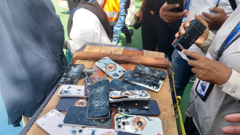 Bea Cukai Aceh Hancurkan Puluhan iPhone, Pakaian Bekas hingga 1,4 Juta Batang Rokok Ilegal