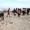 Puluhan Kodim KBA dan Warga Tanam Ketapang di Pesisir Gampong Pande