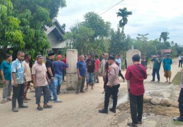 Jalan Rusak, Warga Palang Akses Lhoksukon-Buket Hagu