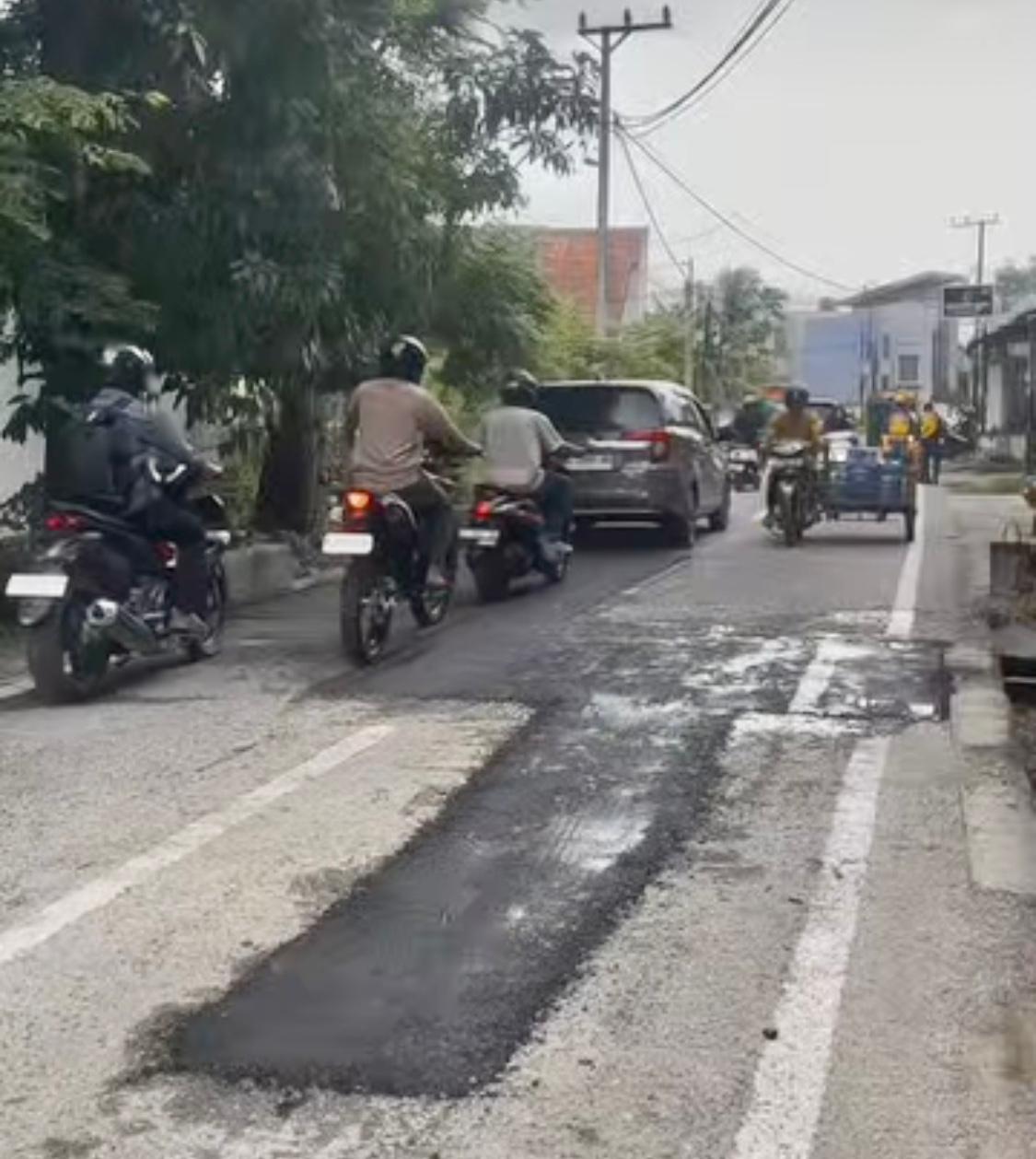 Perbaikan jalan di gampong Peurada, Syiah Kuala Banda Aceh