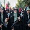 Diancam AS Lenyapkan Negaranya, Perempuan Iran Berbondong-bondong Ikut Angkat Senjata