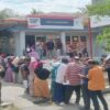 Warga Serbu Kantor Pos Lhoksukon untuk Ambil Bantuan Isi Hunian Rumah