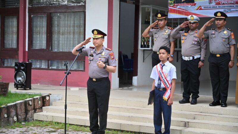 Kapolres Pidie Pimpin Upacara Program Polisi Peduli Pendidikan di SMPN 2 Sigli