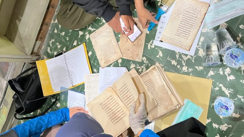 Belajar dari Manuskrip, 50 Mahasiswa BSA UIN Ar-Raniry Praktik Filologi