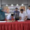 Daniel Abdul Wahab Bantu Perangkat Pelaminan untuk Warga Alue Deah Teungoh