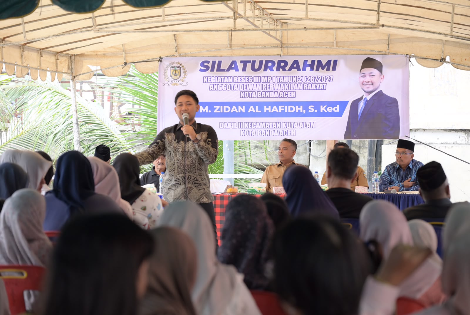 Anggota DPRK Banda Aceh, M. Zidan Al Hafidh, menyerap aspirasi warga saat menggelar reses di Gampong Peunayong, Kecamatan Kuta Alam, Selasa (27/10/2026).