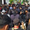 “Kami Tunggu Mualem!” Mahasiswa Bertahan di Kantor Gubernur Aceh
