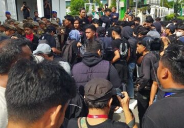 “Kami Tunggu Mualem!” Mahasiswa Bertahan di Kantor Gubernur Aceh